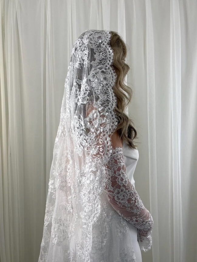 Corded Rose Lace Veil