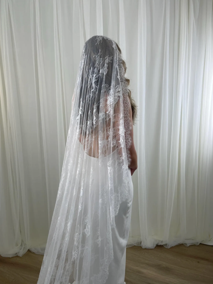Lily Lace Veil