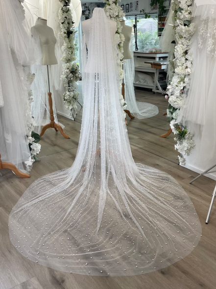 Gathered Pearl Veil