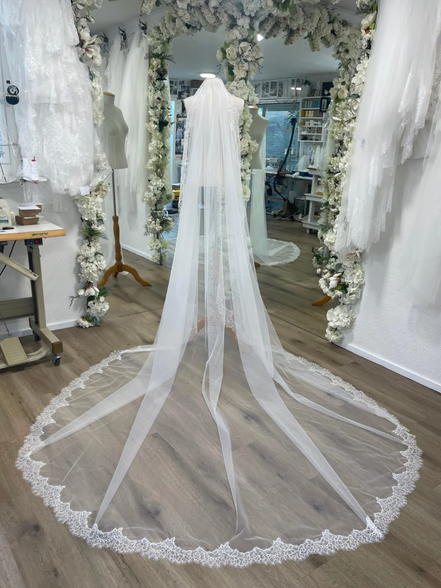 Peony Lace Extra Wide Veil