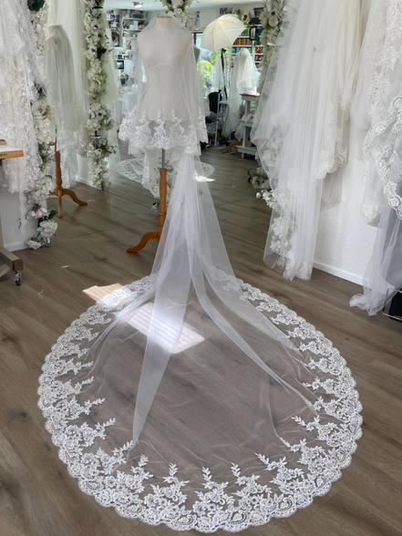 Queen Elizabeth Lace Blusher Veil