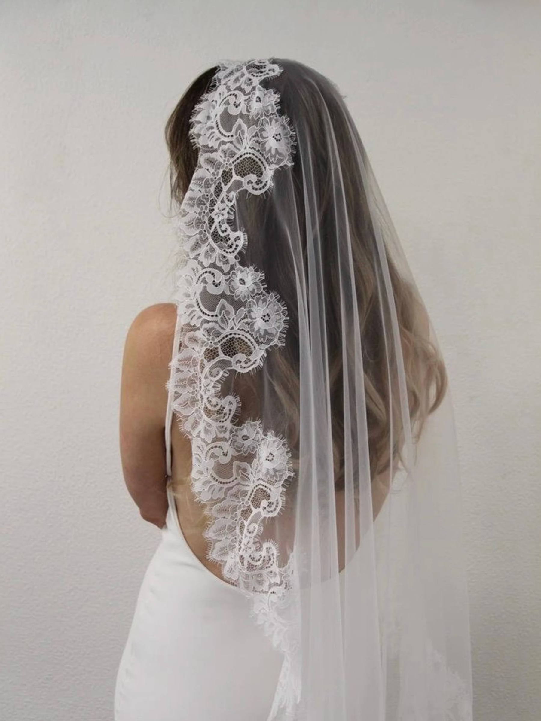 Floral Chantilly Lace Mantilla Veil