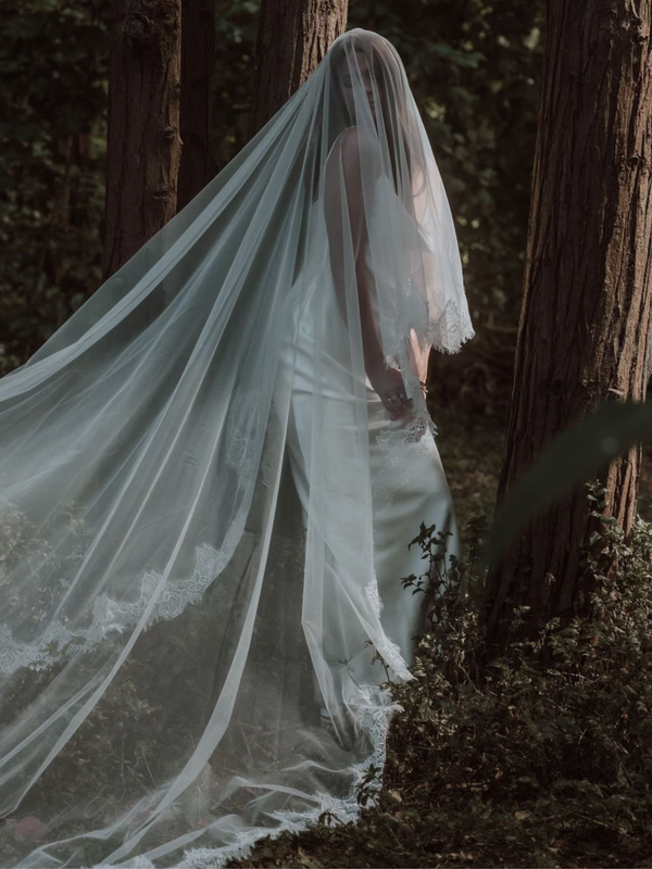 Classic Chantilly Blusher Veil