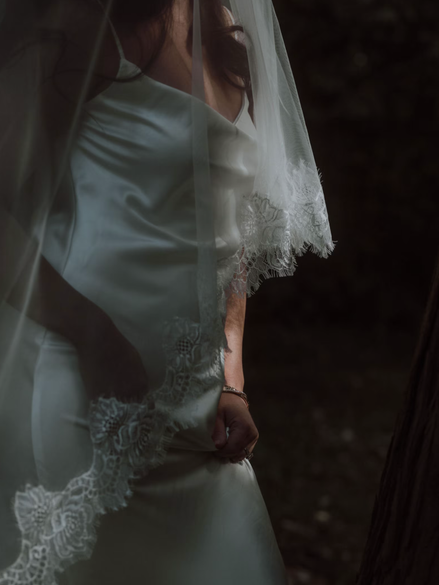 Classic Chantilly Blusher Veil