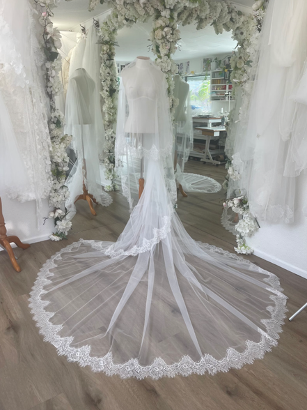 Classic Chantilly Blusher Veil