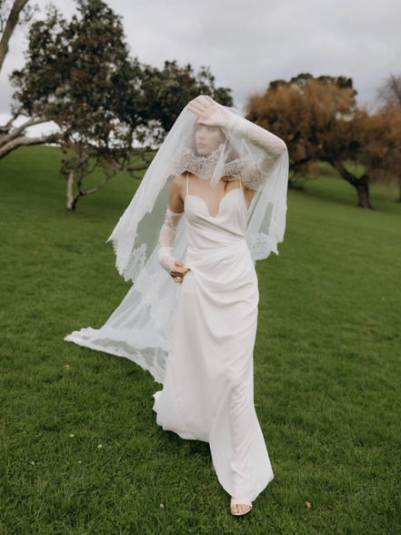 Pointy Lace Blusher Veil