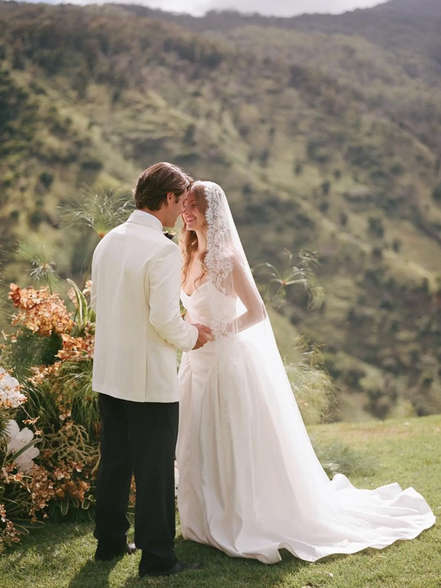 Floral Chantilly Lace Mantilla Veil