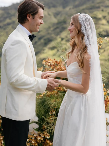 Floral Chantilly Lace Mantilla Veil