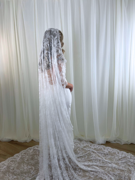 Extra Wide Lace Showstopper Veil