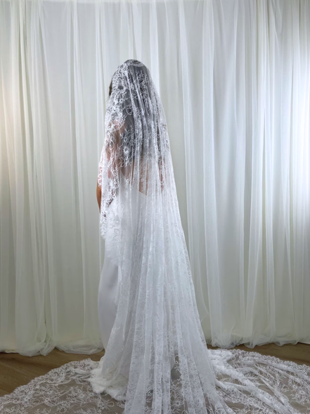 Extra Wide Lace Showstopper Veil