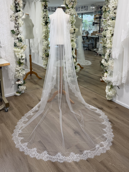 Classic Chantilly Veil & Sleeves Matching Set