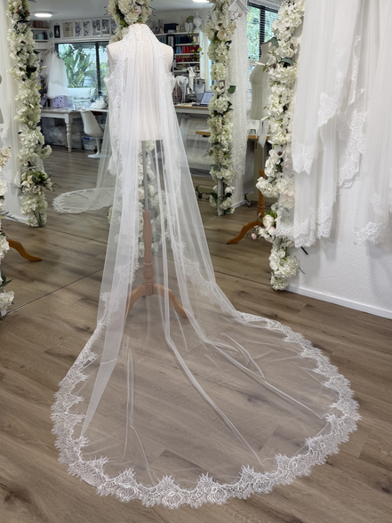 Classic Chantilly Veil & Sleeves Matching Set