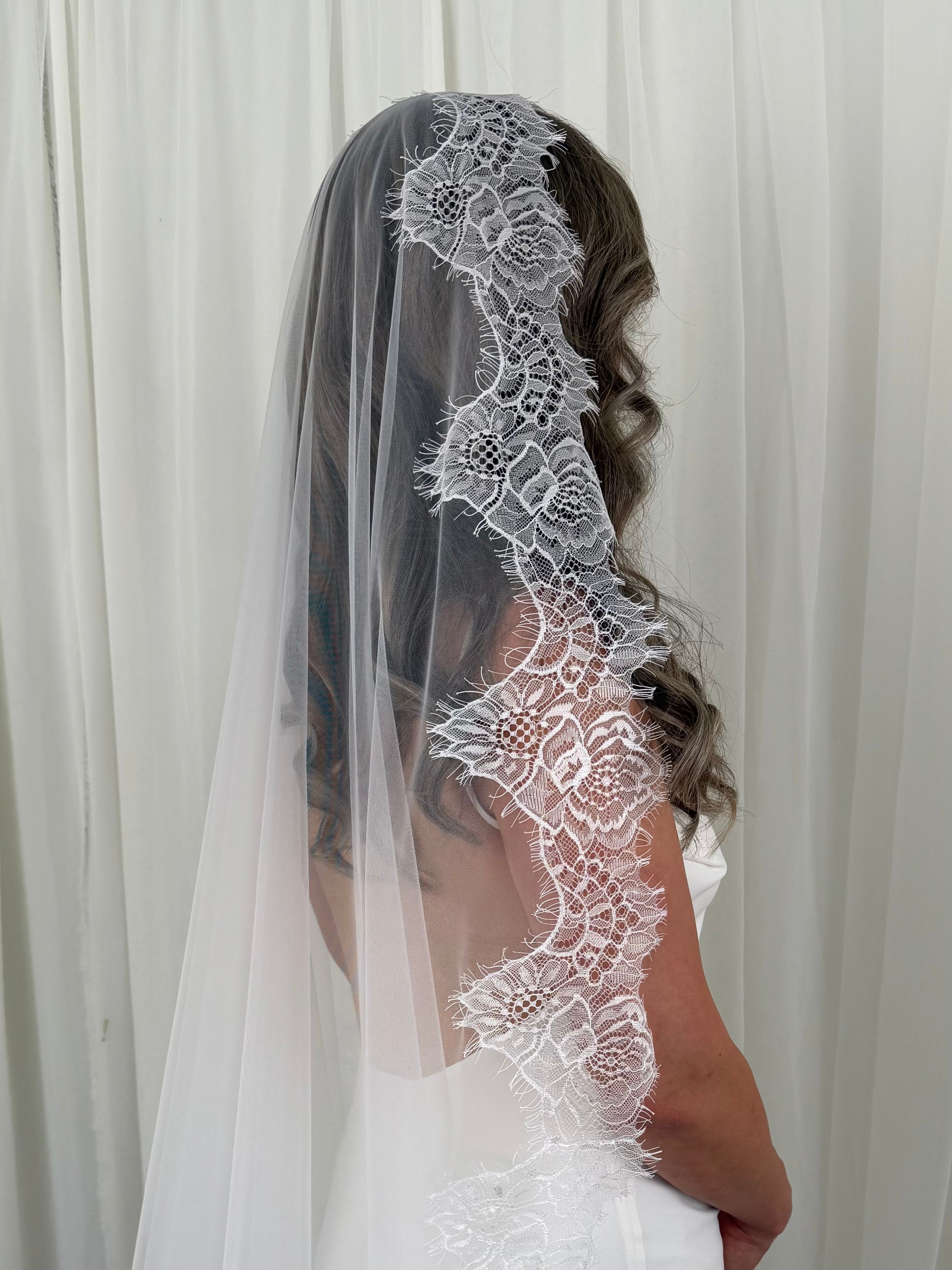 Classic Chantilly Extra Wide Veil