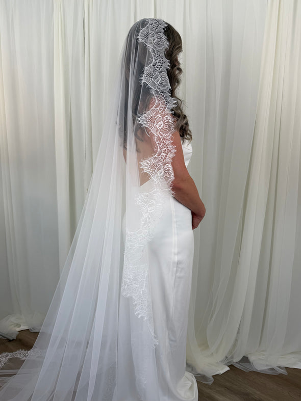 Classic Chantilly Extra Wide Veil