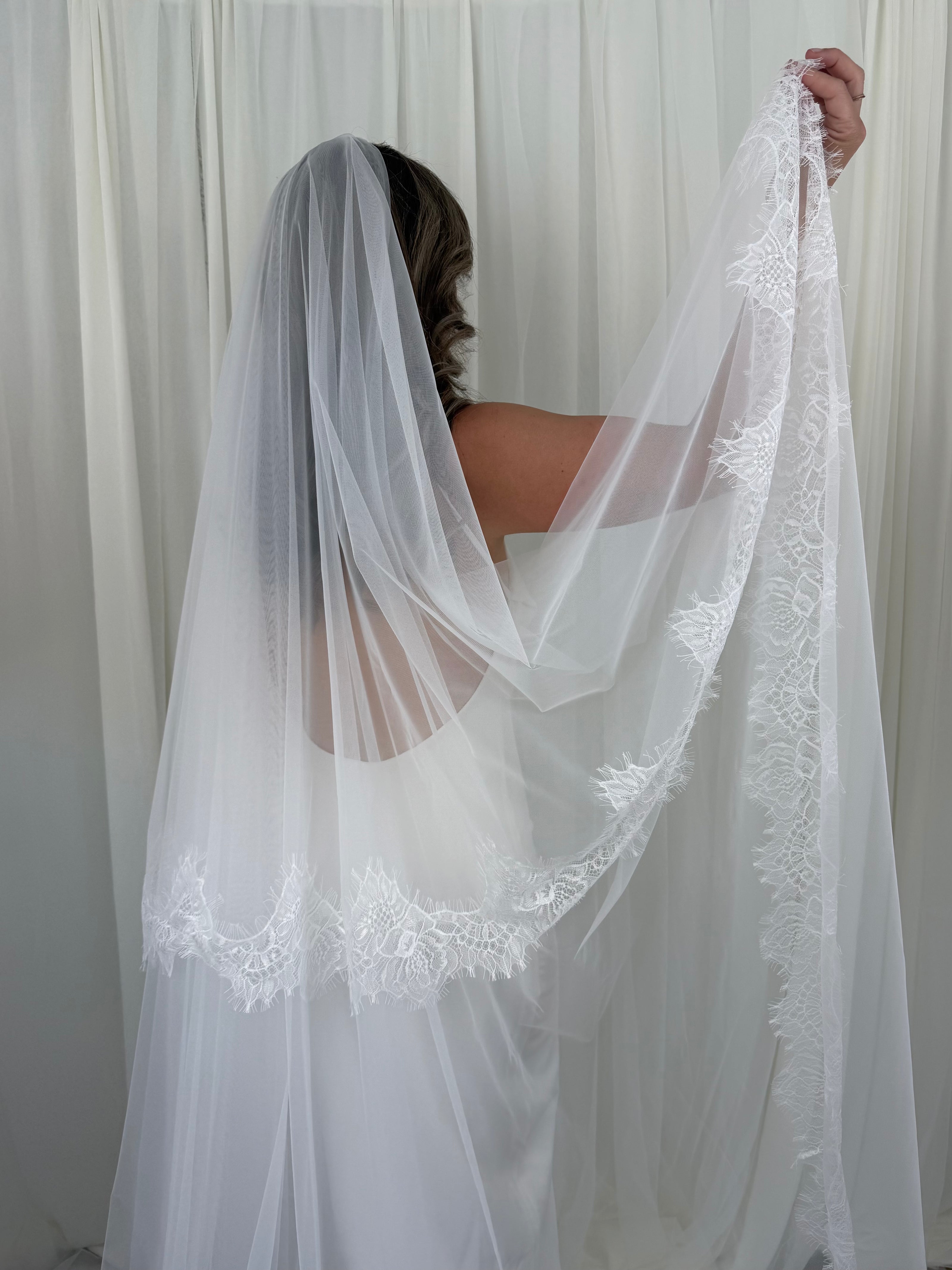 Classic Chantilly Blusher Veil