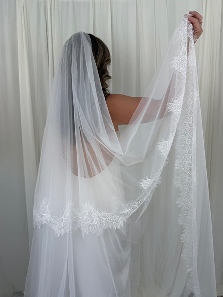 Classic Chantilly Blusher Veil