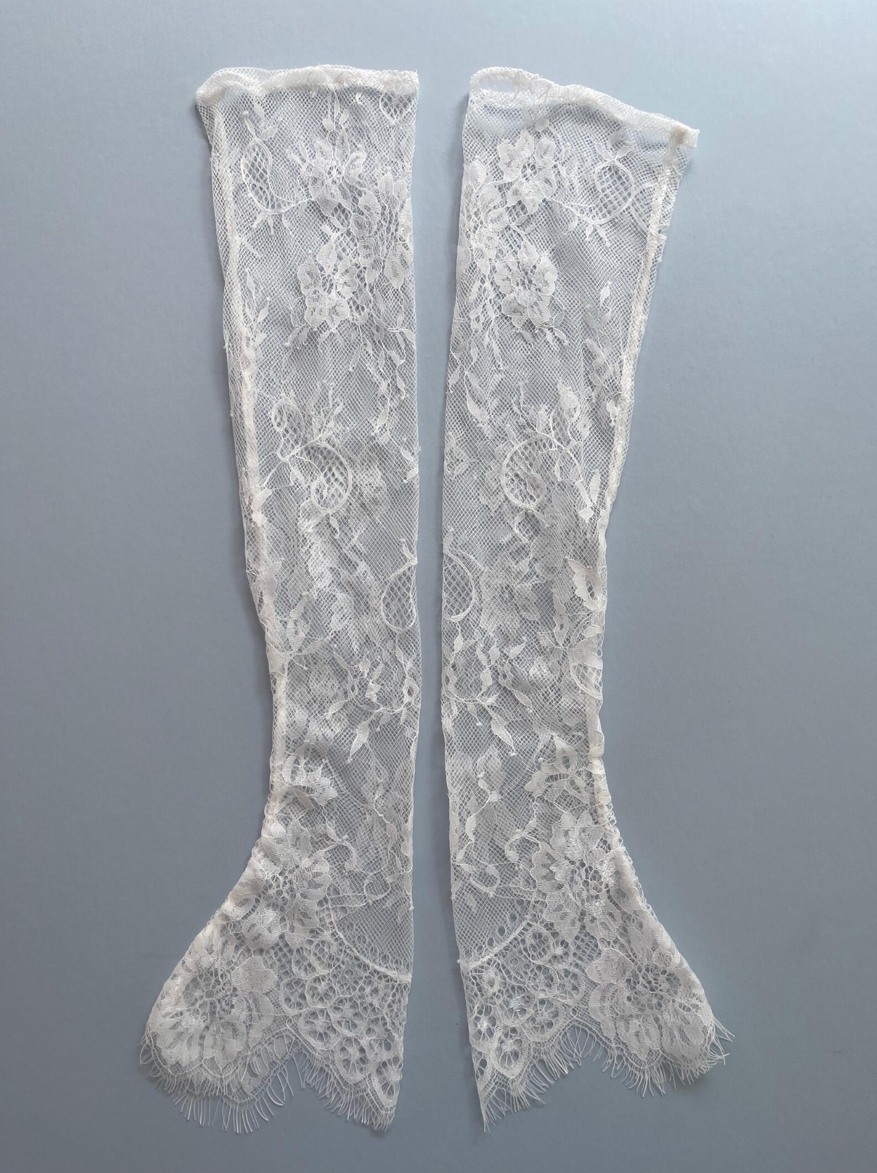 Floral Chantilly Lace Gloves