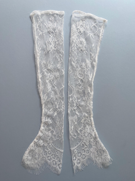 Floral Chantilly Lace Gloves