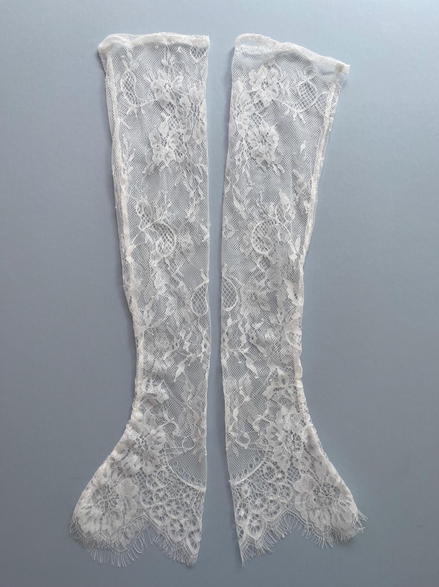Floral Chantilly Lace Gloves