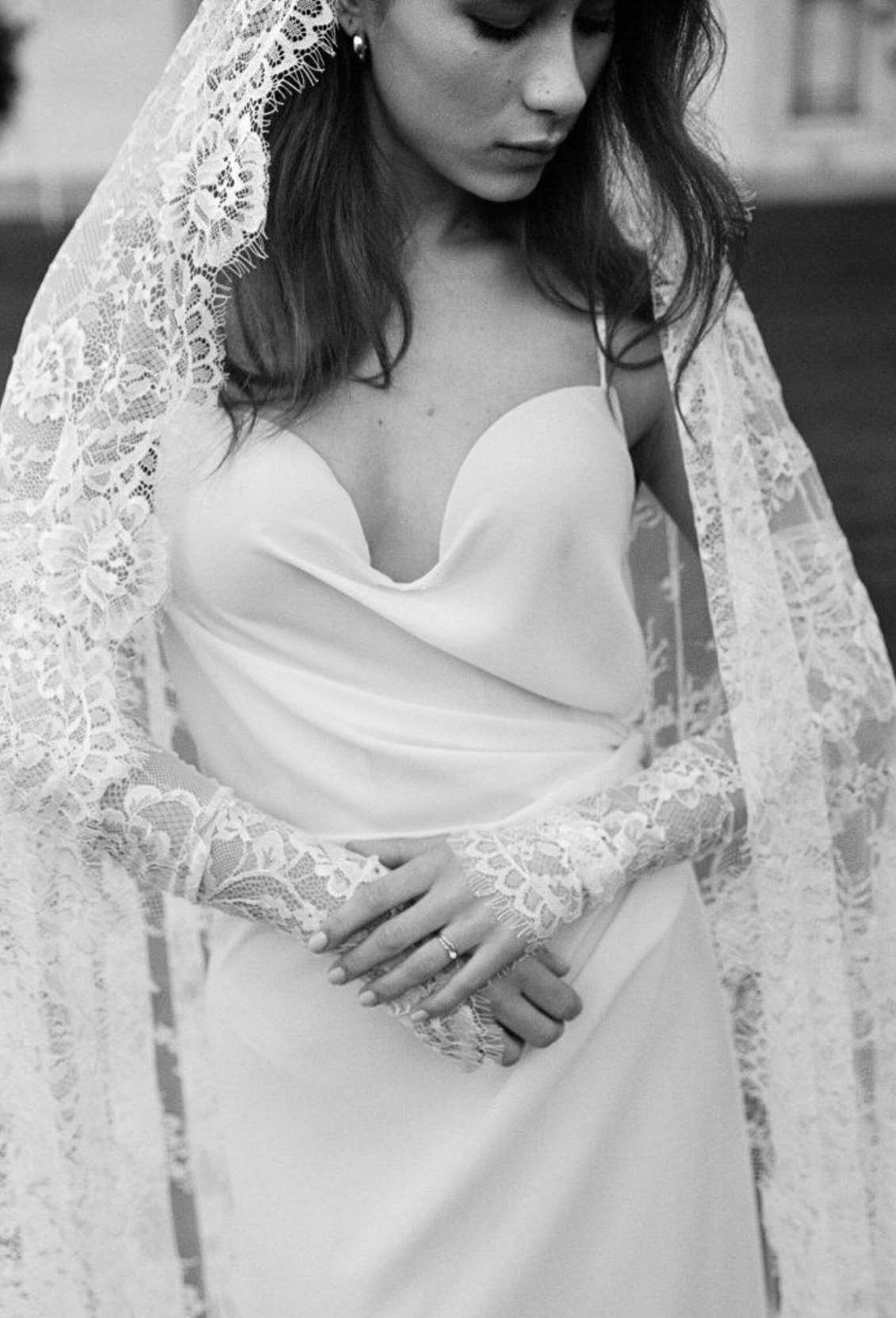 Floral Chantilly Lace Gloves