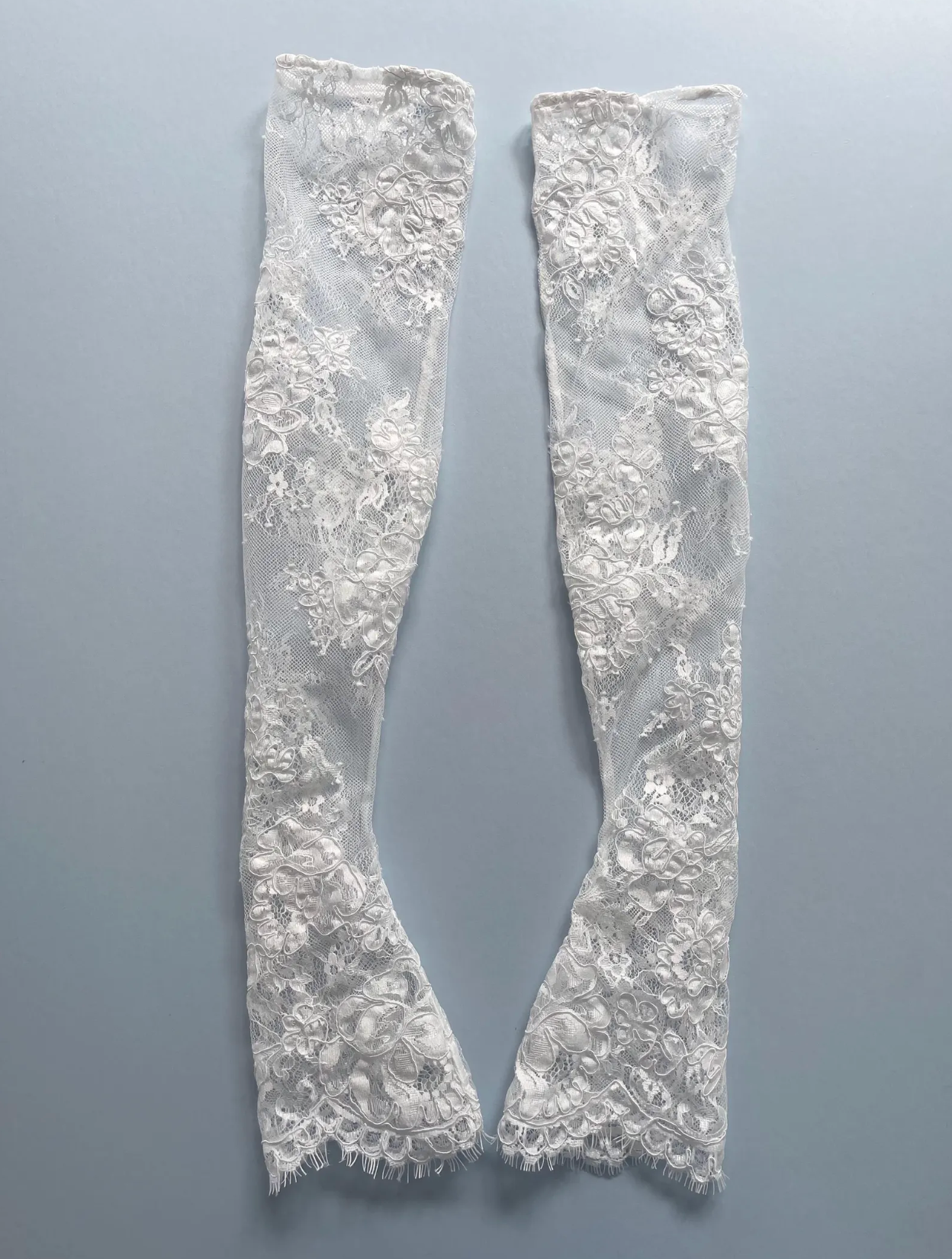 Corded Rose Lace Gloves