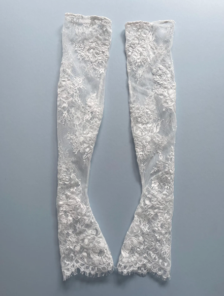 Corded Rose Lace Gloves