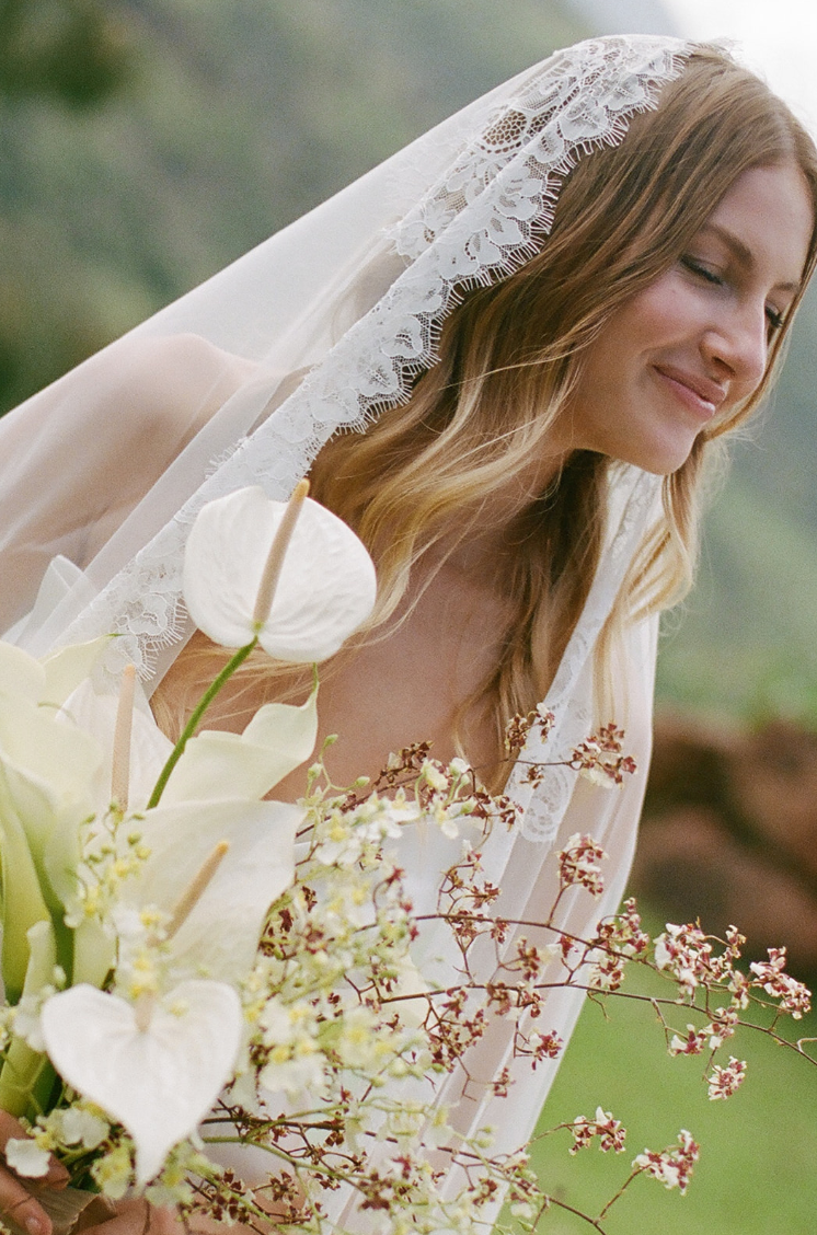 Floral Chantilly Lace Veil