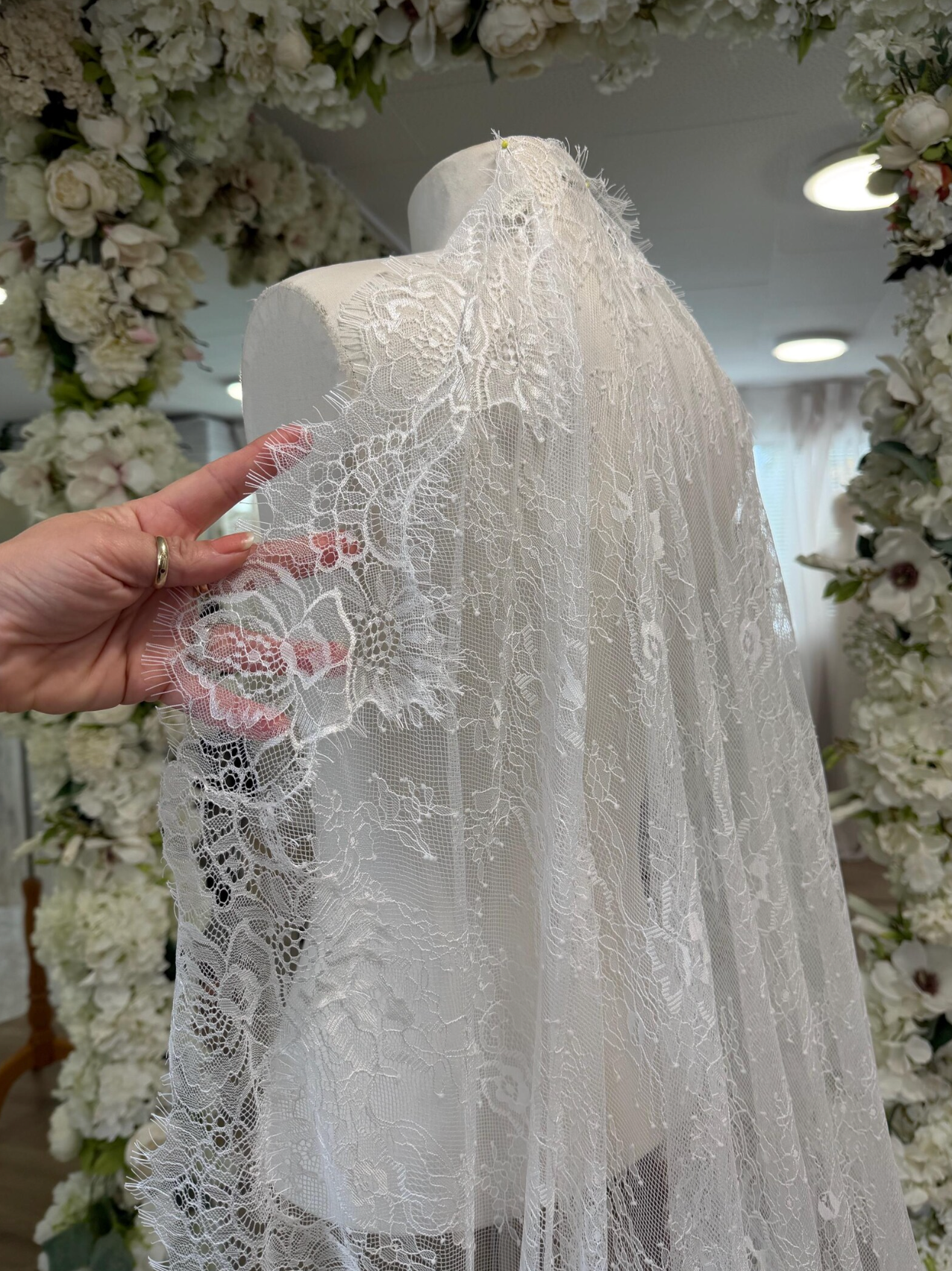 Classic Chantilly Full Lace Veil