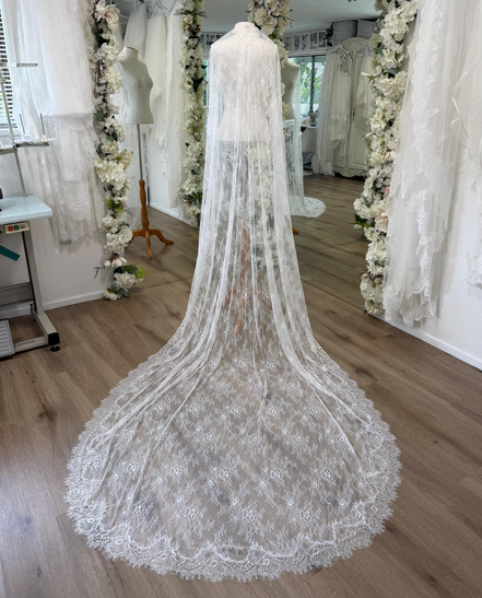 Classic Chantilly Full Lace Veil