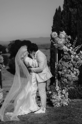 Real Bride Ashlee wearing the Pearl Trim Mantilla Veil by Harriett Falvey, New Zealand Bridal Designer. Photography by @white_shutter_photography