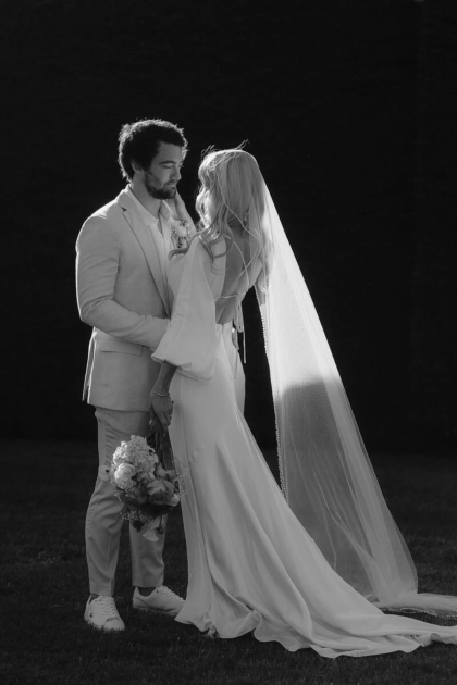 Real Bride Ashlee wearing the Pearl Trim Mantilla Veil by Harriett Falvey, New Zealand Bridal Designer. Photography by @white_shutter_photography