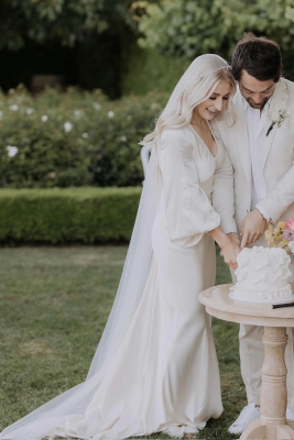 Real Bride Ashlee wearing the Pearl Trim Mantilla Veil by Harriett Falvey, New Zealand Bridal Designer. Photography by @white_shutter_photography