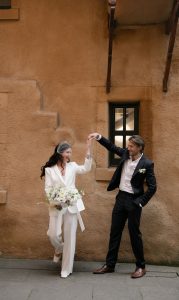 Real Bride Tani wearing her custom Harriett Falvey ivory birdcage wedding veil to her courthouse wedding in Old Town, Edinburgh, photographed by www.melodyjoy.co as featured in Tatler magazine. To see more head to our website