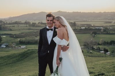 Real Bride Laura wearing a custom Harriett Falvey tulle blusher wedding veil. Photographed by @idophotographynz To see more head to our website